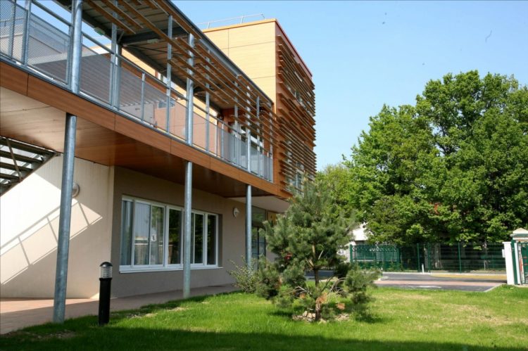 villecresnes-facade-2-750x499