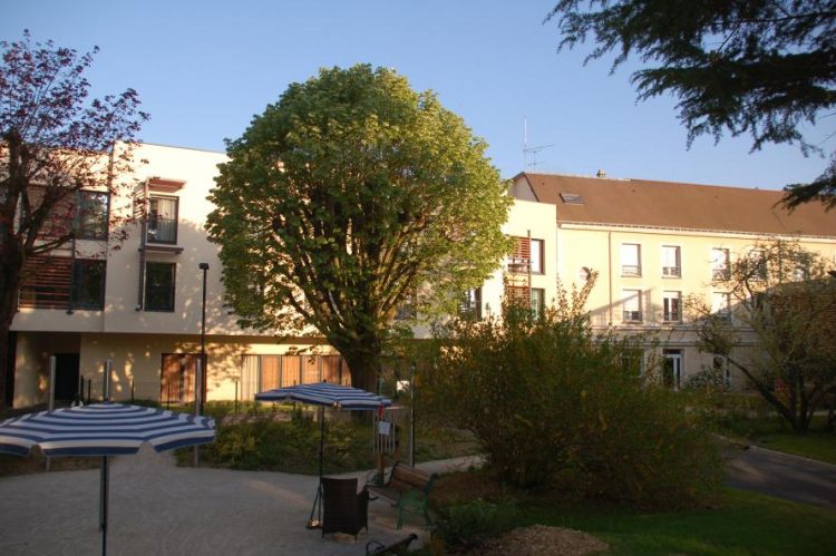 EHPAD-Résidence-Saint-Joseph-LOUVECIENNES-78430-4-750x499