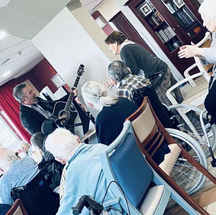 a08be213-d1a8-42ac-95d5-ccf9196cf6fd-750x748